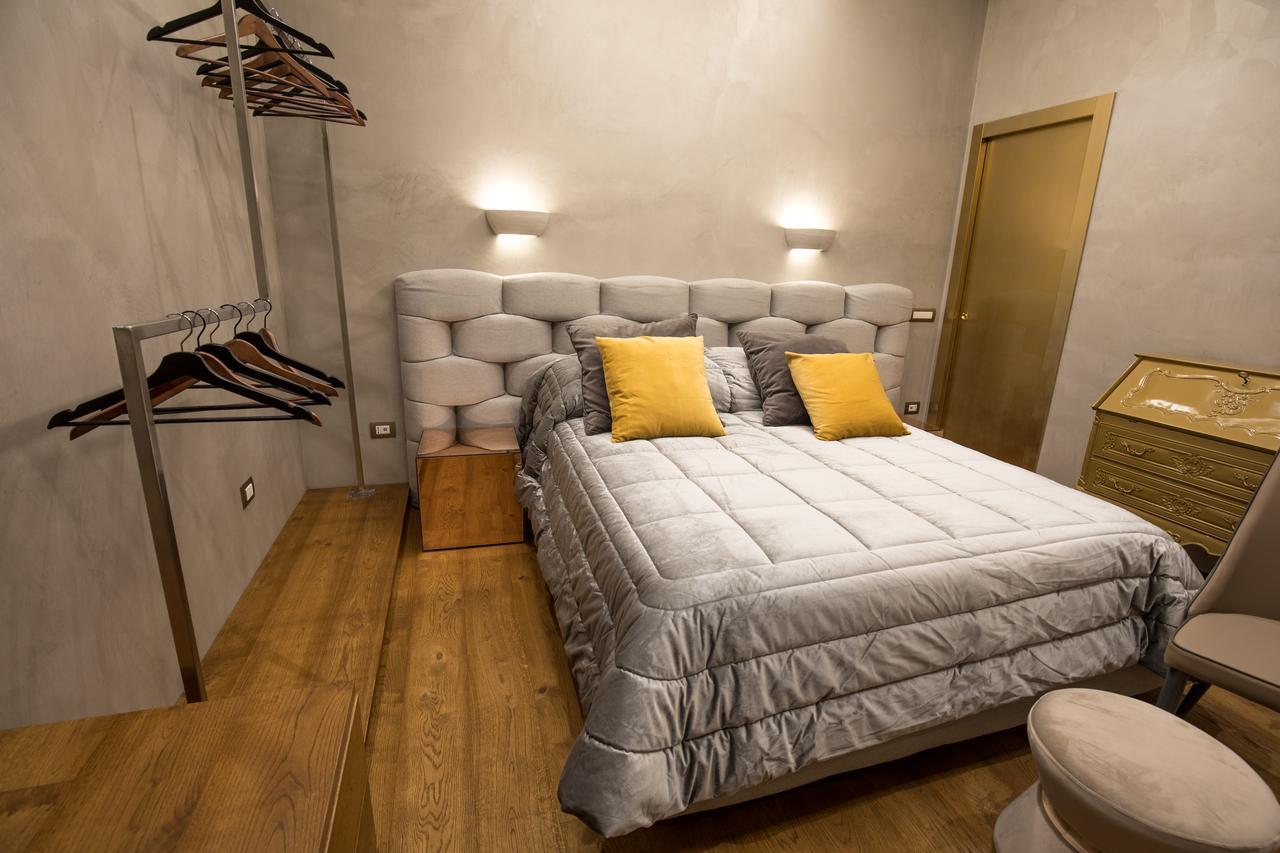Civico Cinque Home Luxury Apartment サレルノ エクステリア 写真